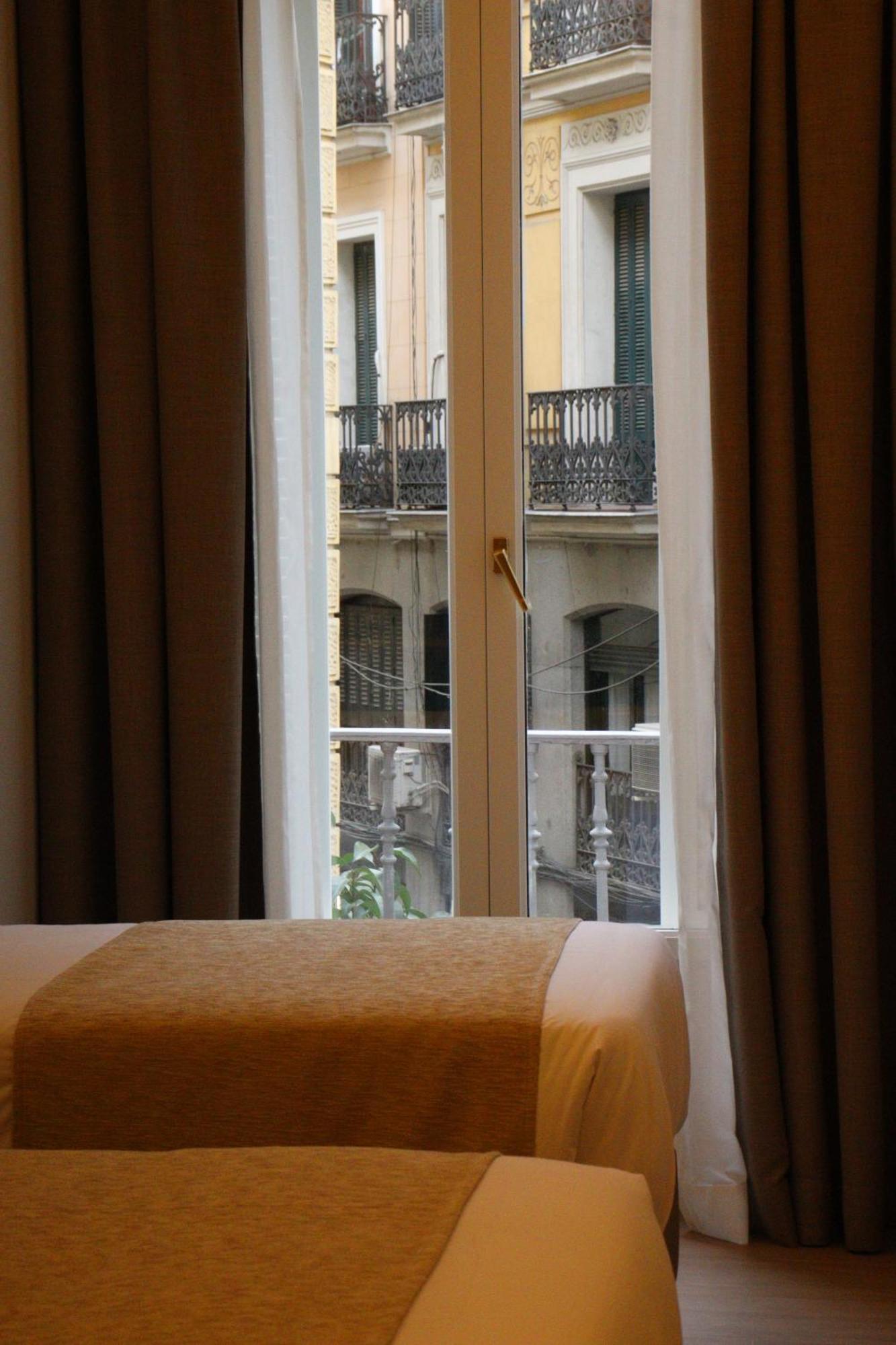 Hostal La Rua-Montera Madrid Exteriör bild